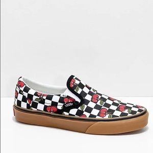 Cherry vans with gum sole